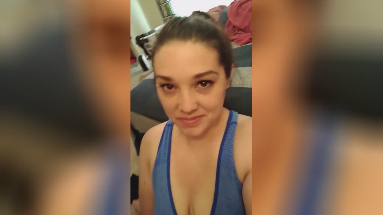 😏 Snapchat rask video av en ganske latinsk liten hore som for første gang får smake på den største ansiktscumshot hun noen gang har fått! - Videos - Only Brunettes porn bilde